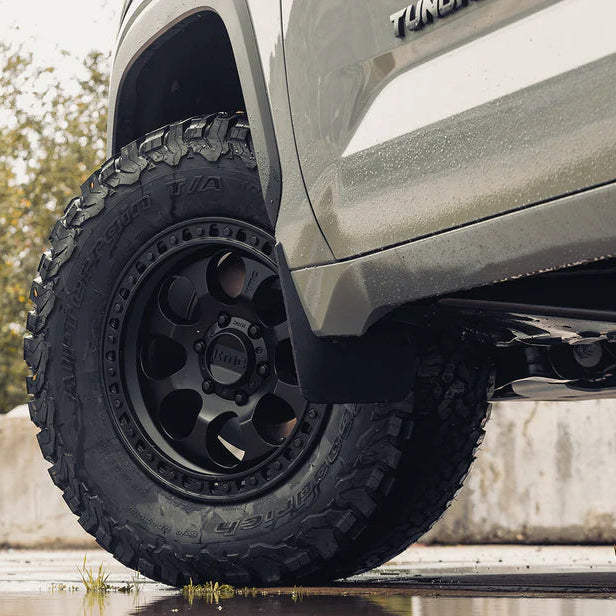 Llanta 17x9.0 KMC Riot Anthracite W/Satin Black Lip 6x139.7 ET-12