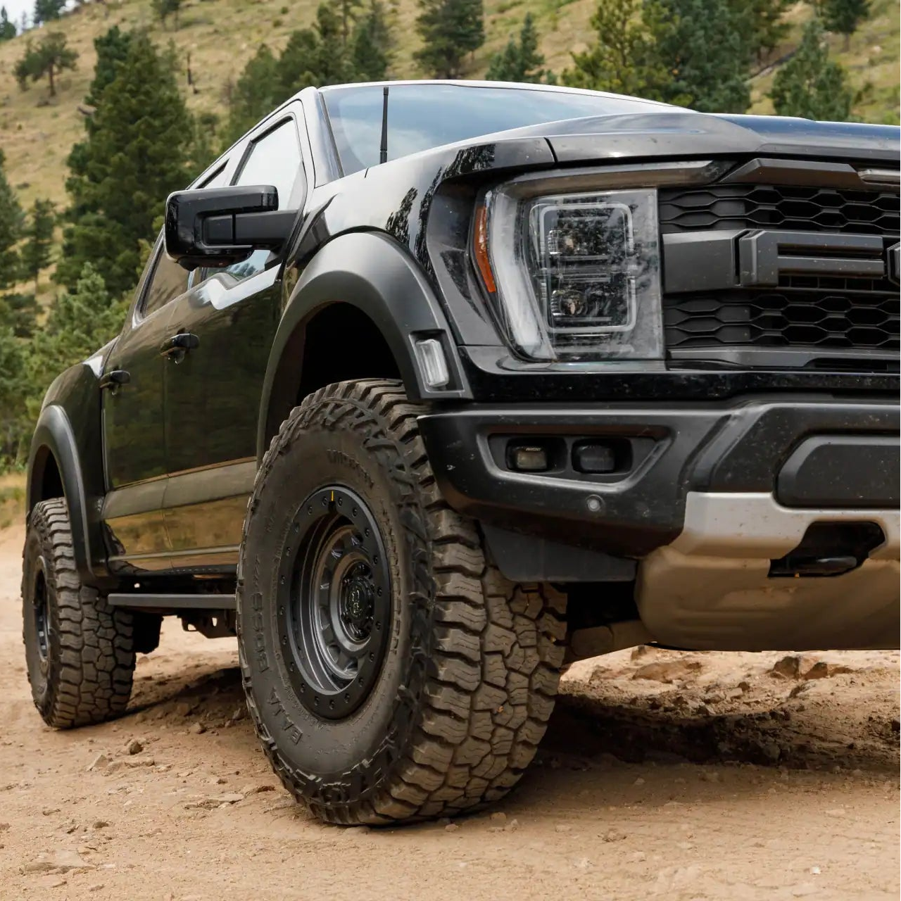 Llanta 17x9.0 Black Rhino Xplorer Matte Gunmetal W/Matte Gunmetal Bolts 6x139.7 ET-12